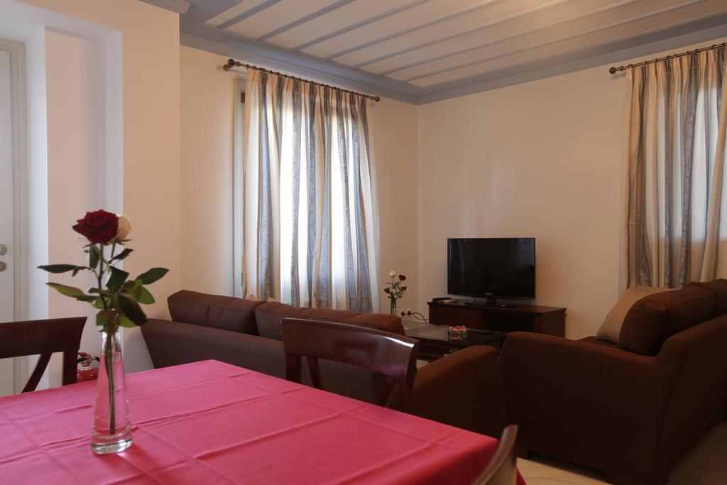 Avgerinos Hotel Kampochora  Bilik gambar